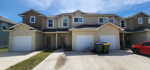 END UNIT! Townhome for Rent