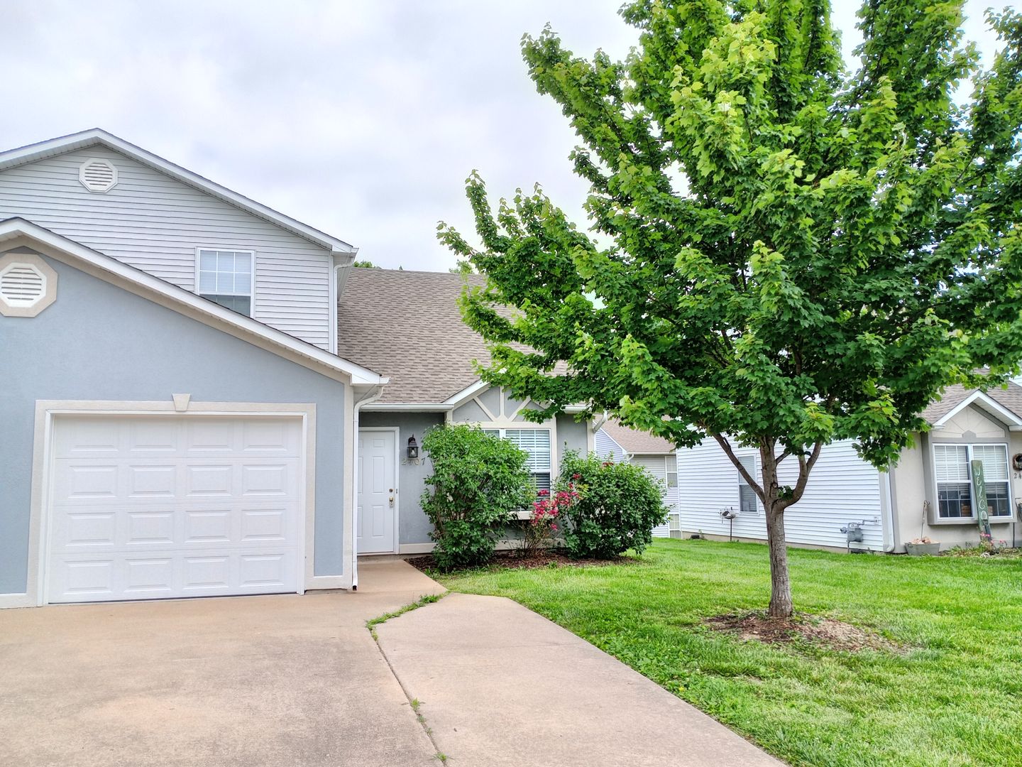 Columbia Apartment: 2405-2407 Calder Ct.