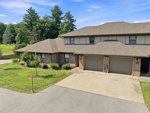 Refreshed Townhome Just Outside City Limits - Available Now!! – photo 1