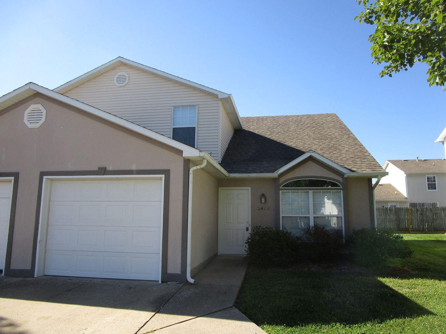 Columbia Apartment: 2412-2414 Calder Ct.