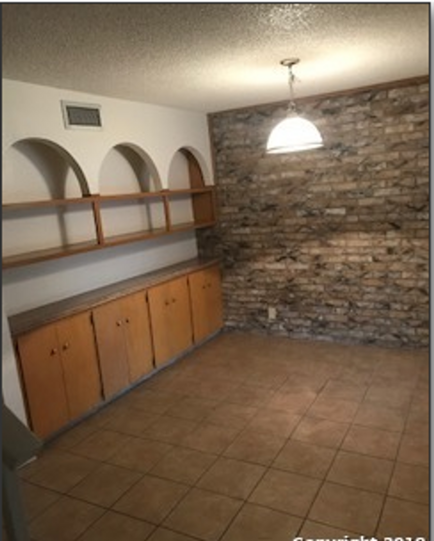 Balcones Heights Apartment: 520 Gentleman Rd #1 - 28