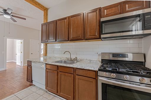 Updated two bedroom in Detroit Shoreway! – photo 1