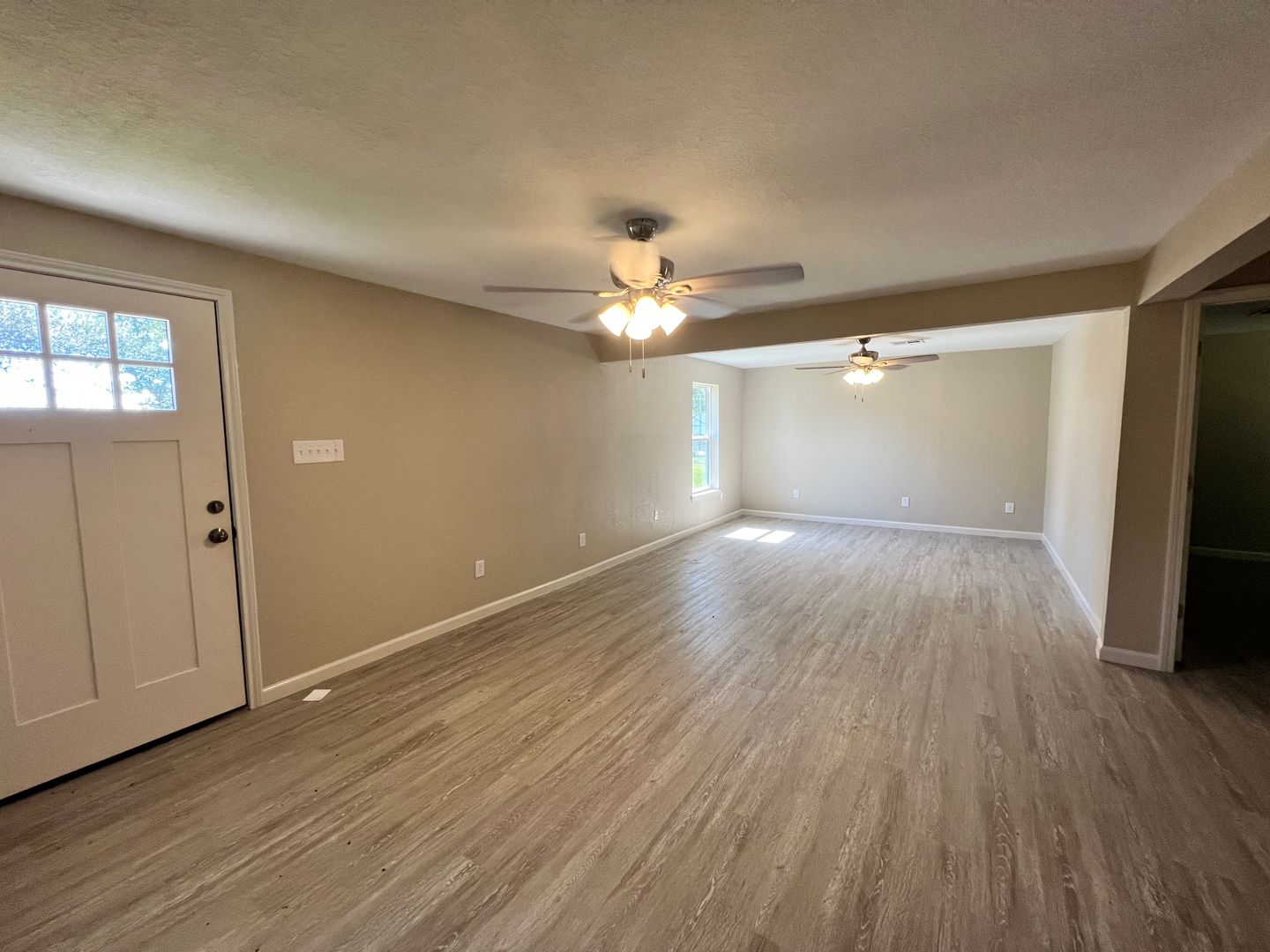 Lake Charles House: 2818 E Hwy 14