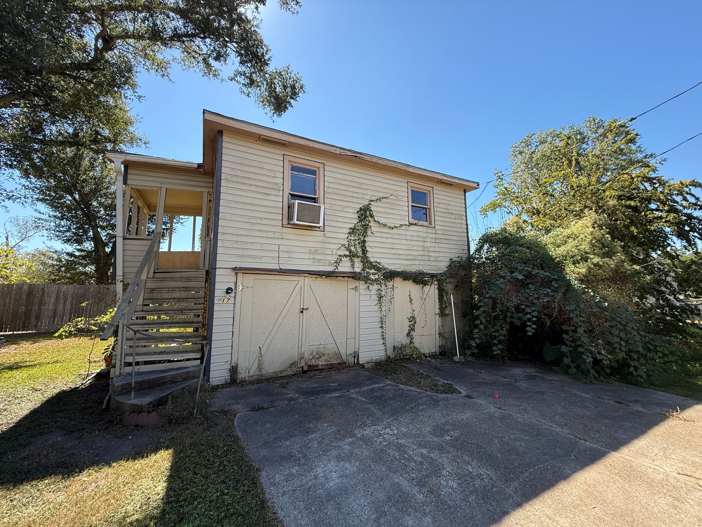 Sulphur House: 417 W Logan St