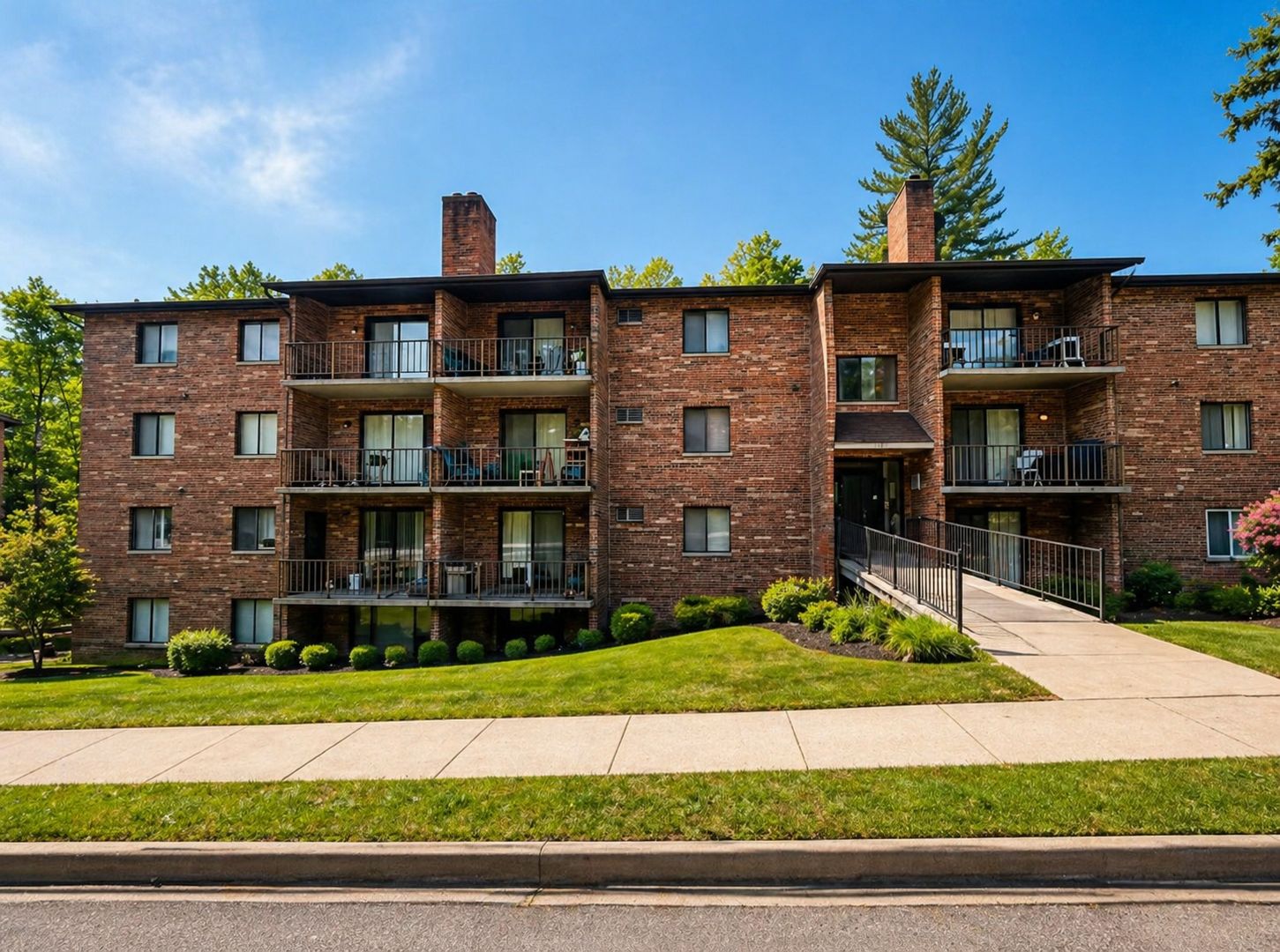 Cincinnati Apartment: 2571 - 2587 Lafeuille Ave