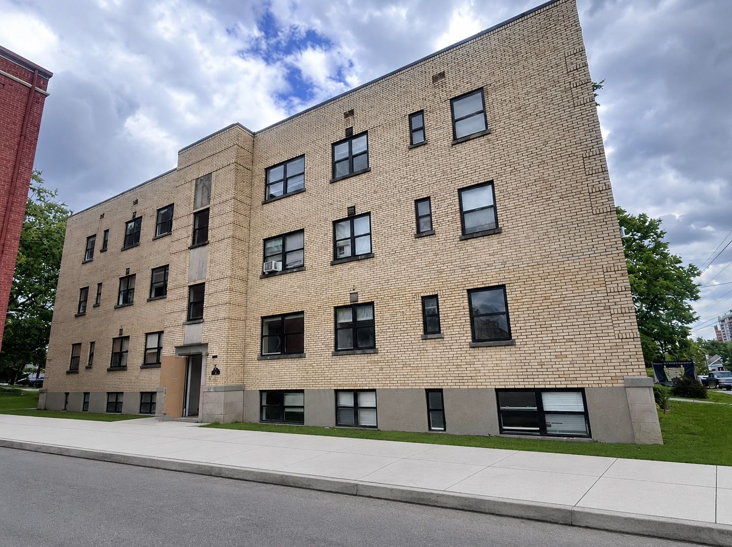 Cincinnati Apartment: 2334 Kemper Ln