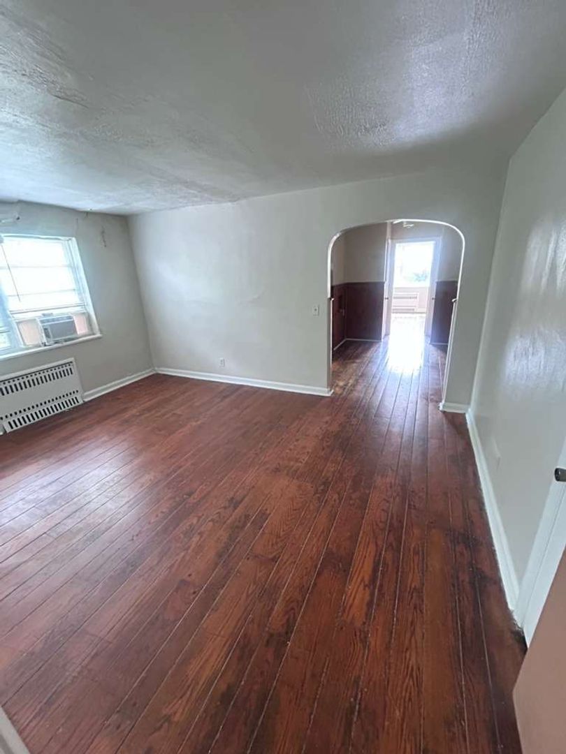Cincinnati Apartment: 2334 Kemper Ln