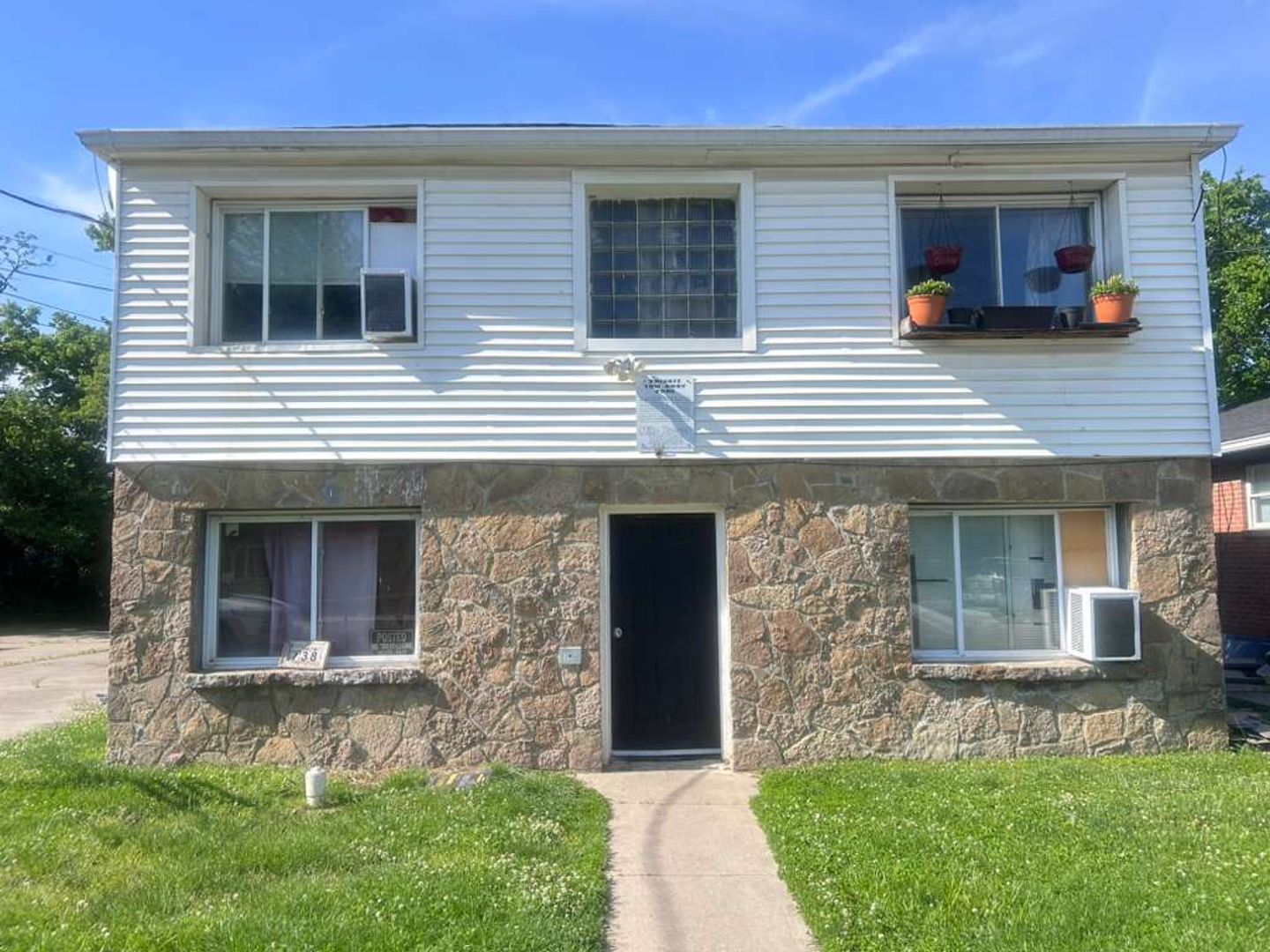 Cincinnati Apartment: 738 Adams St