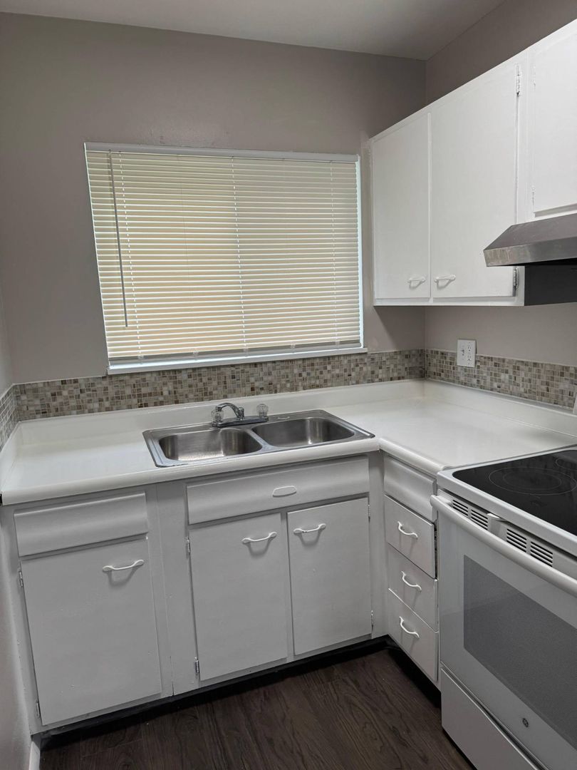 Cincinnati Apartment: 6360 Revere Ave