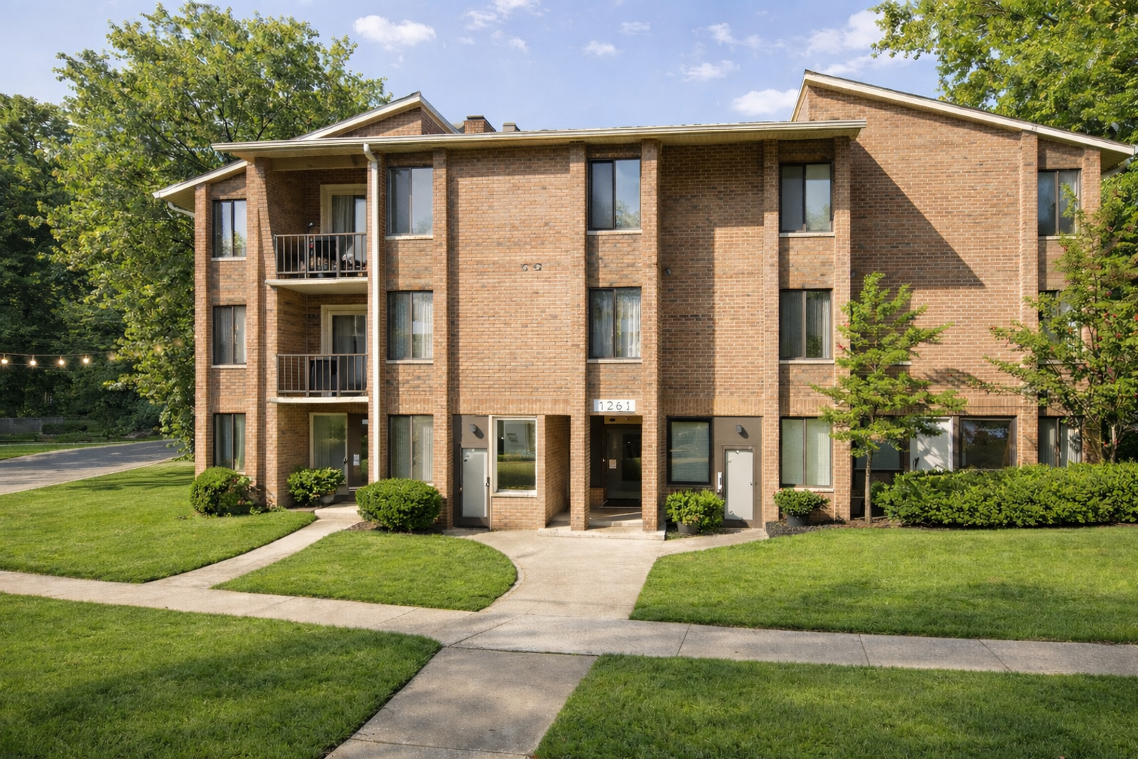 Cincinnati Apartment: 2571 - 2587 Lafeuille Ave