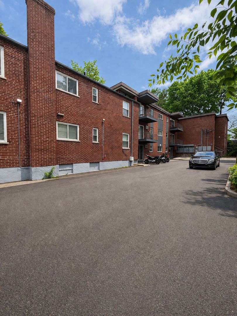 Cincinnati Apartment: 2315 St James Ave