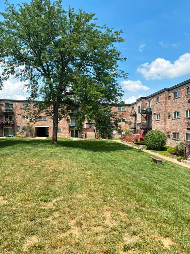 Cincinnati Apartment: 1581 Summit Rd