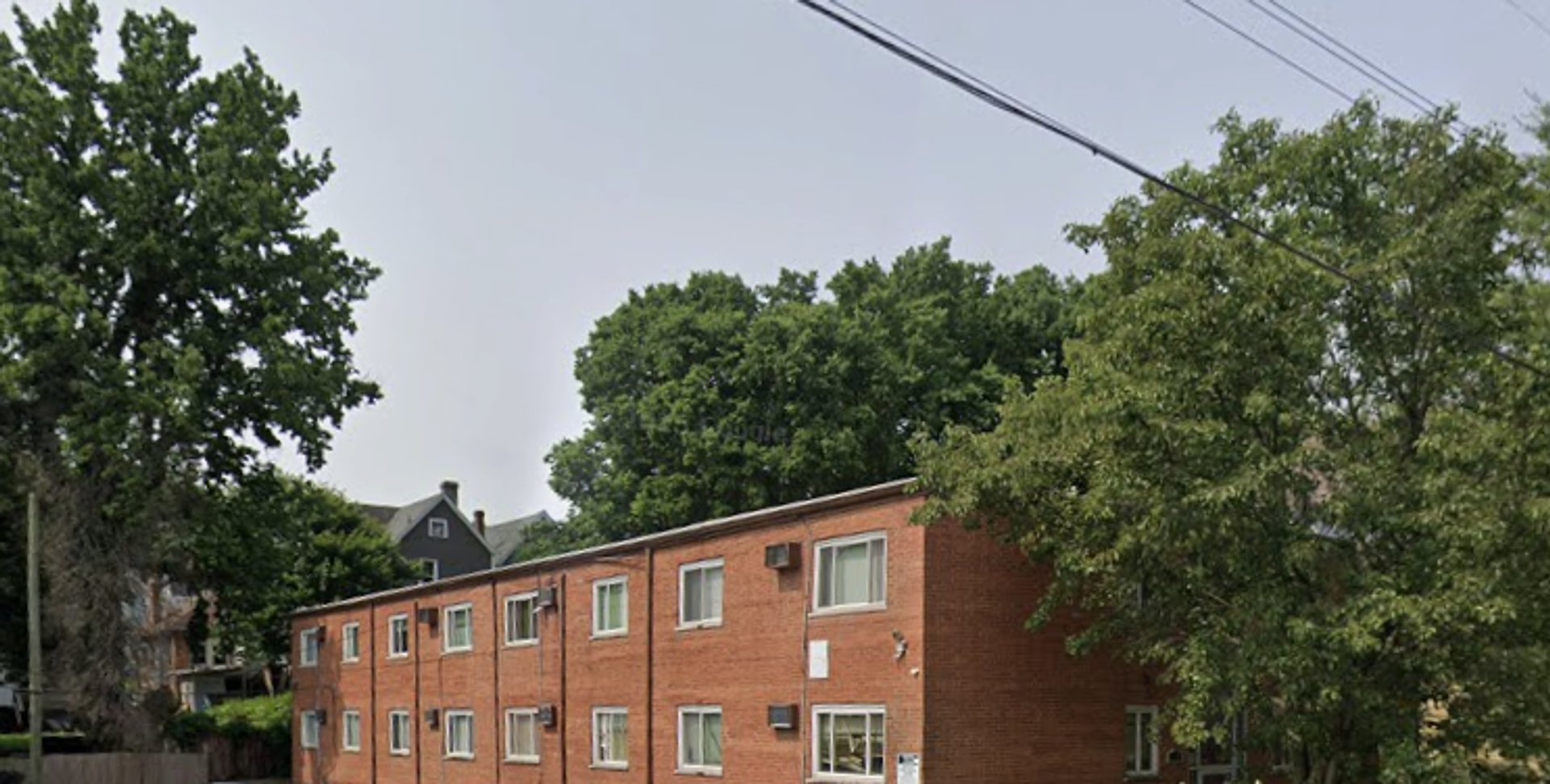 Cincinnati Apartment: 1921 Maple Ave