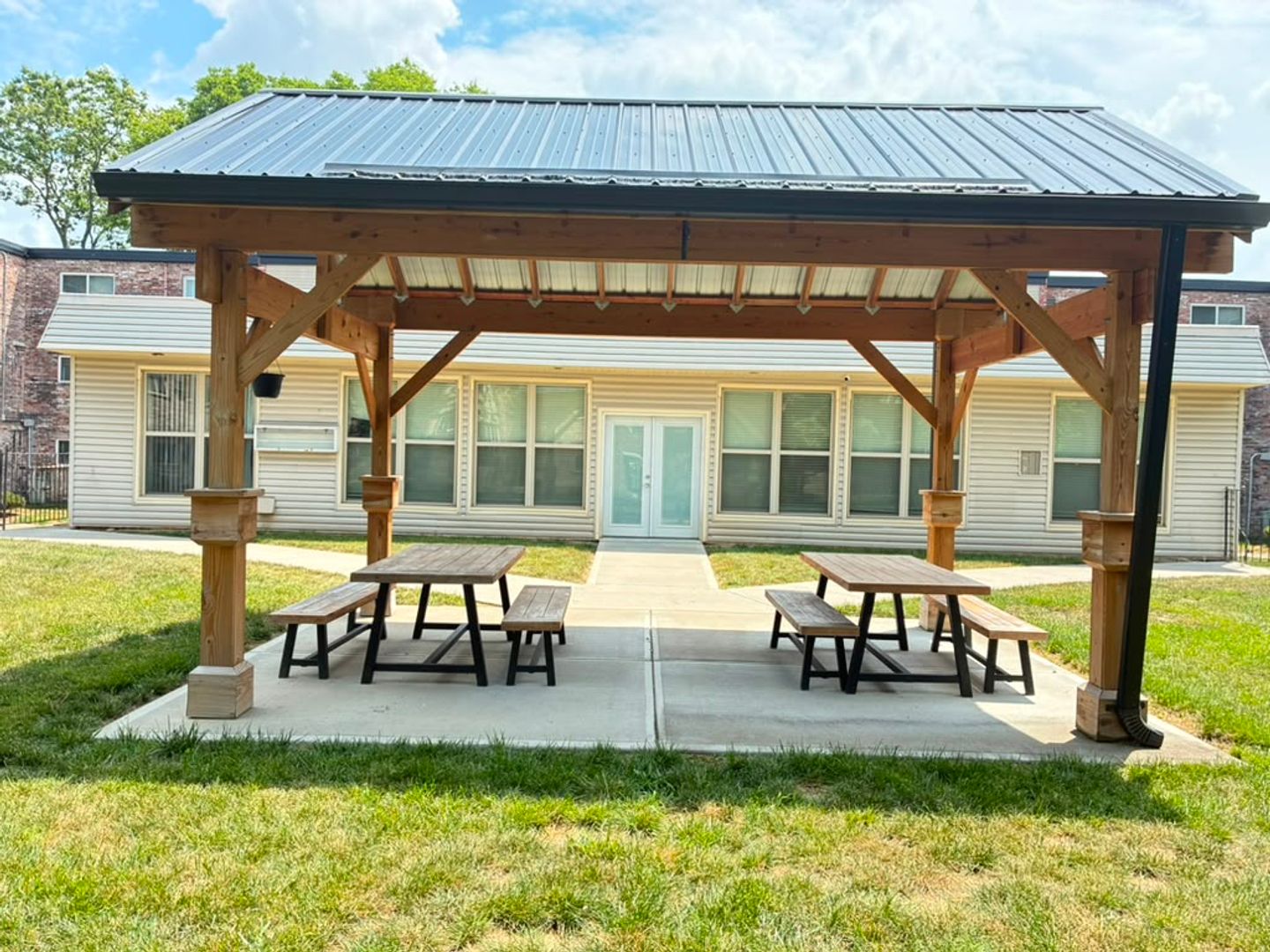 Cincinnati Apartment: 1581 Summit Rd