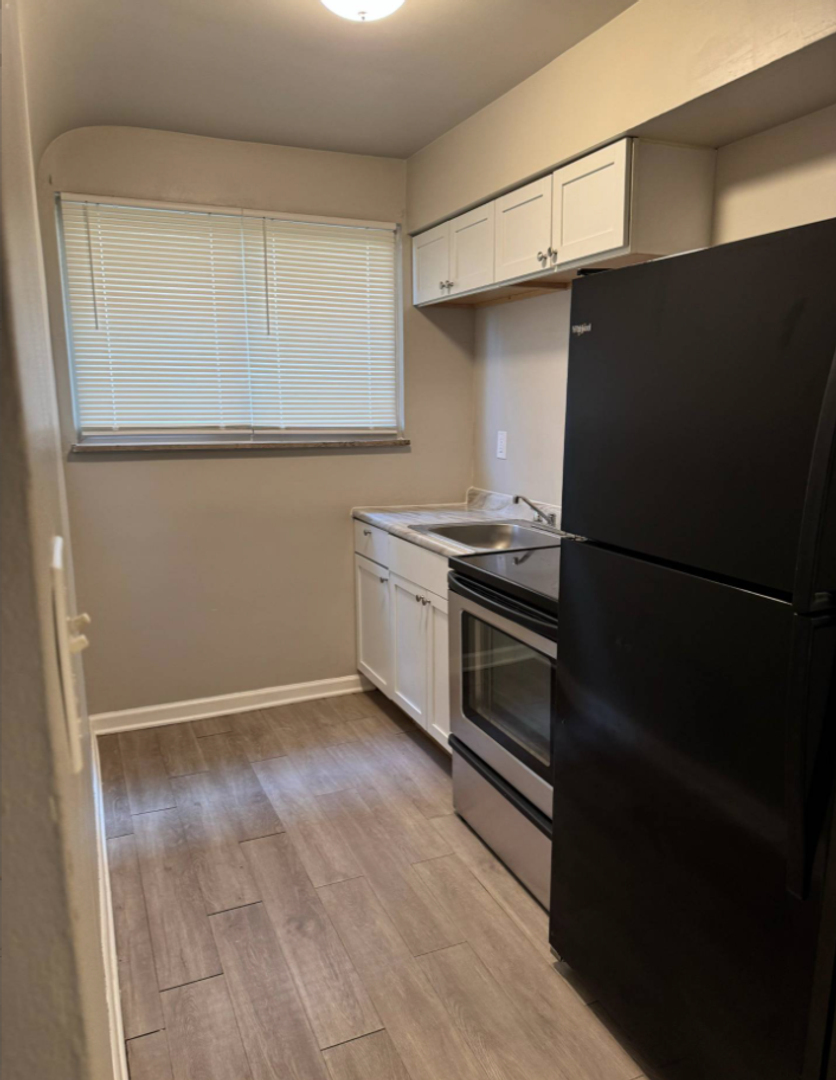 Cincinnati Apartment: 1585 Summit Road