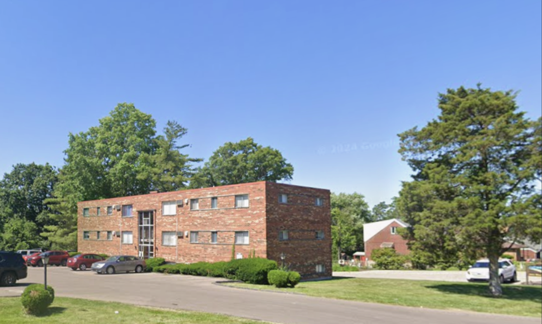 Cincinnati Apartment: 2813-2825 Bluerock rd
