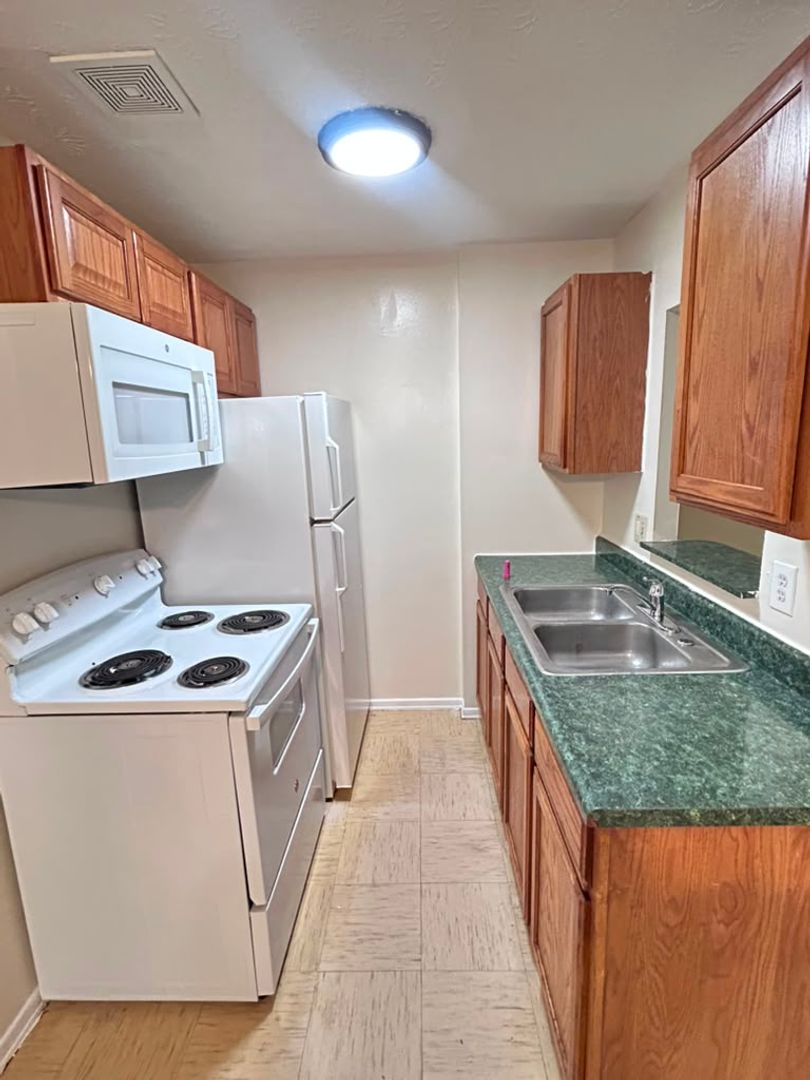 Cincinnati Apartment: 2215, 2217, 2520, 2532 Harrison ave