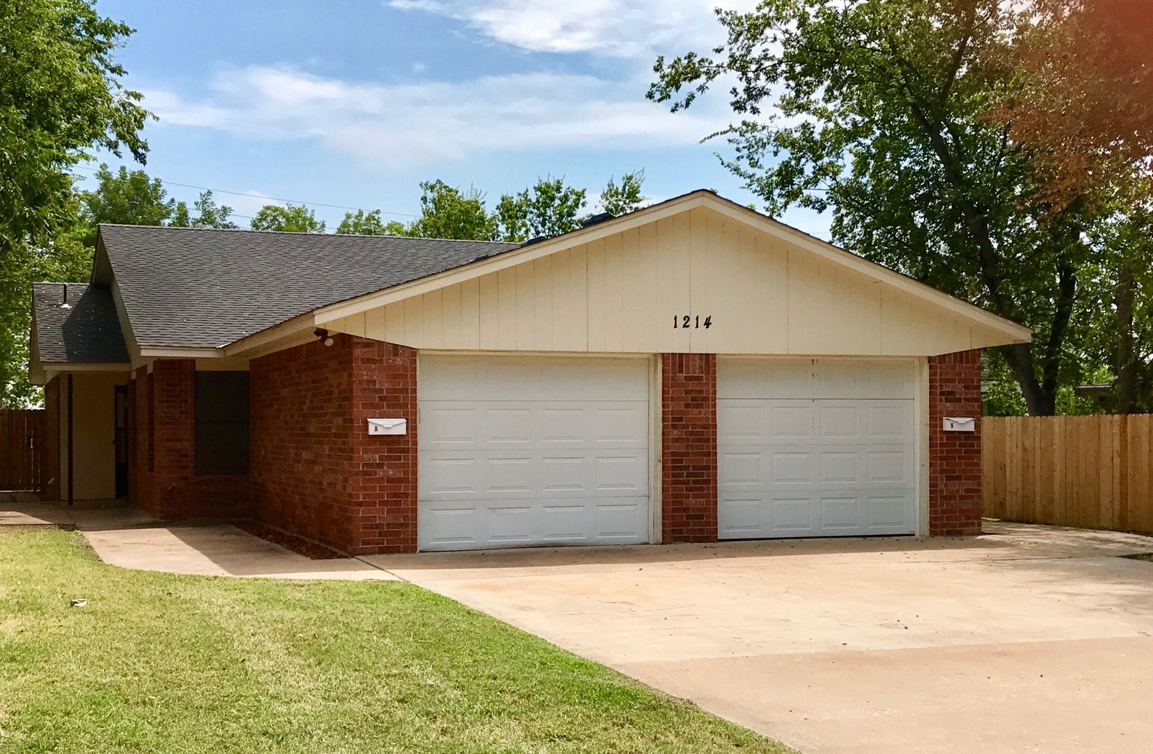 Lawton Apartment: 1214 NW Arlington Ave