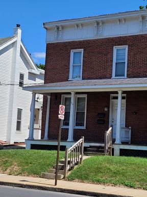 220 E. Orange St. Apt B - 1 BR/1 Bath $700/mo
