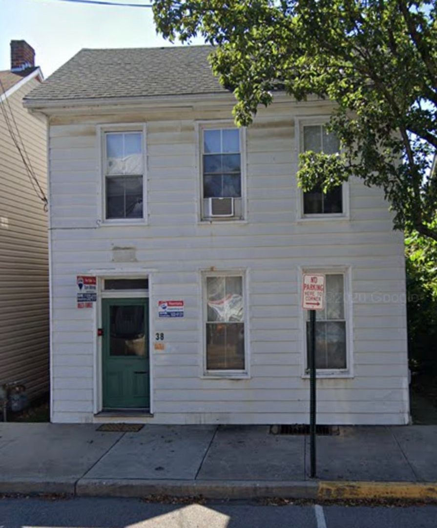 Shippensburg Apartment: 38 N Earl Street