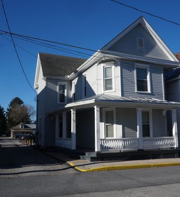 114 N Penn St -1st floor Efficiency $585/mo - Available Mid September