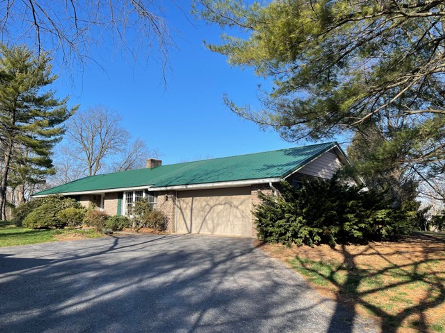 Shippensburg House: 735 E King Street