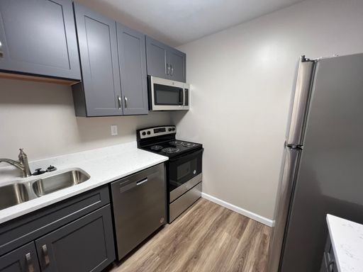 3-Bedroom, 2-Bathroom Apartment on Bloomington's Eastside – photo 1