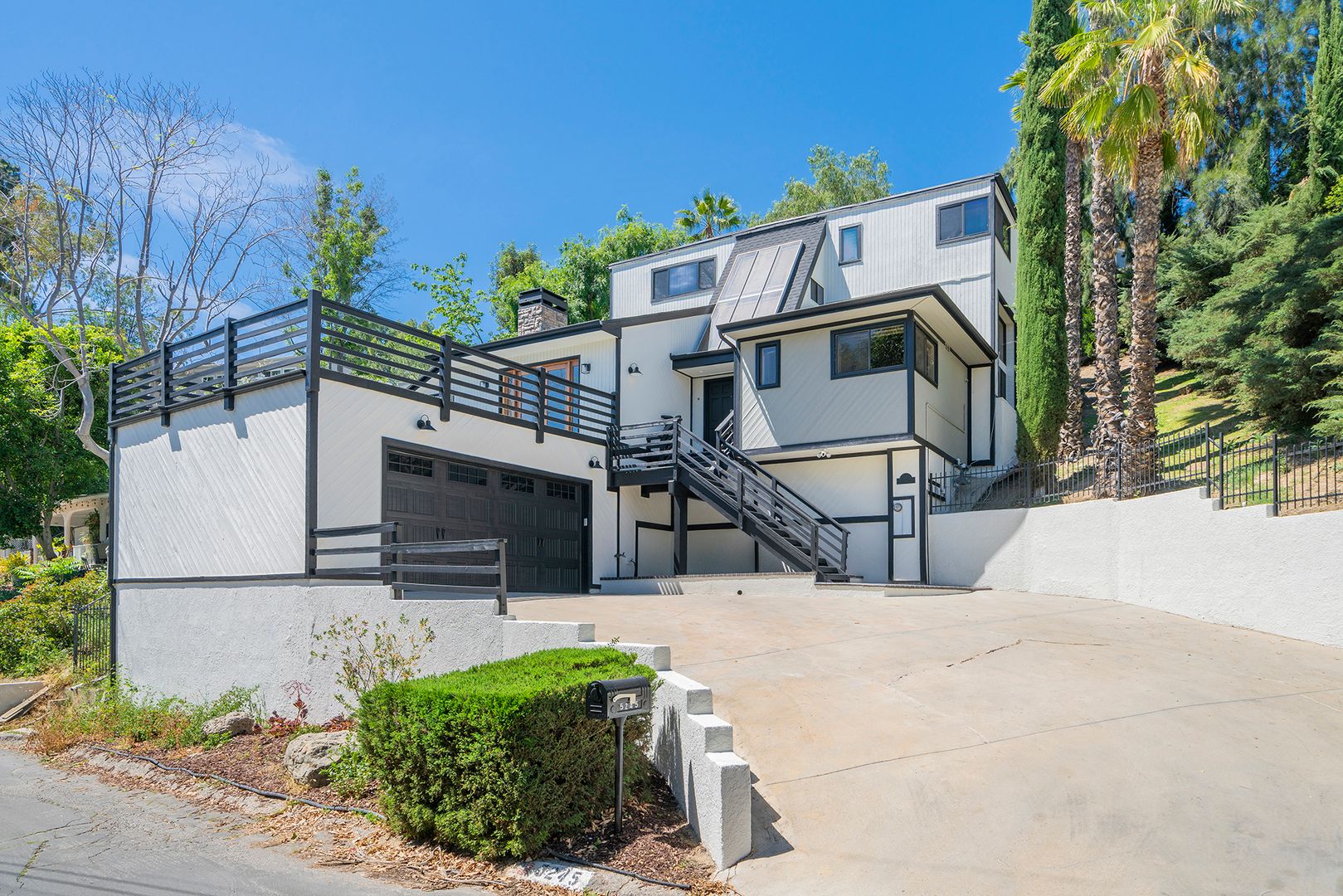 Woodland Hills House: 5245 Elvira Road