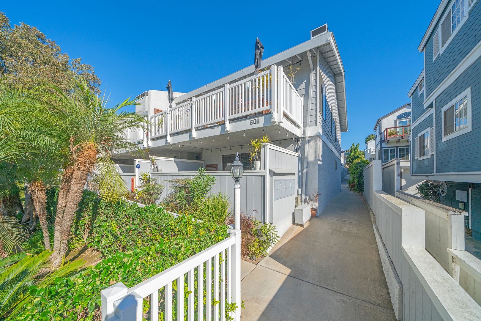 Redondo Beach Apartment: 606 North Guadalupe Avenue