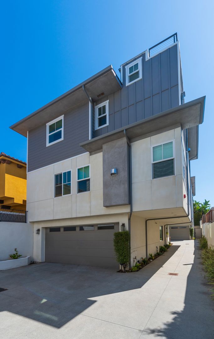 Redondo Beach House: 112 Francisca Avenue