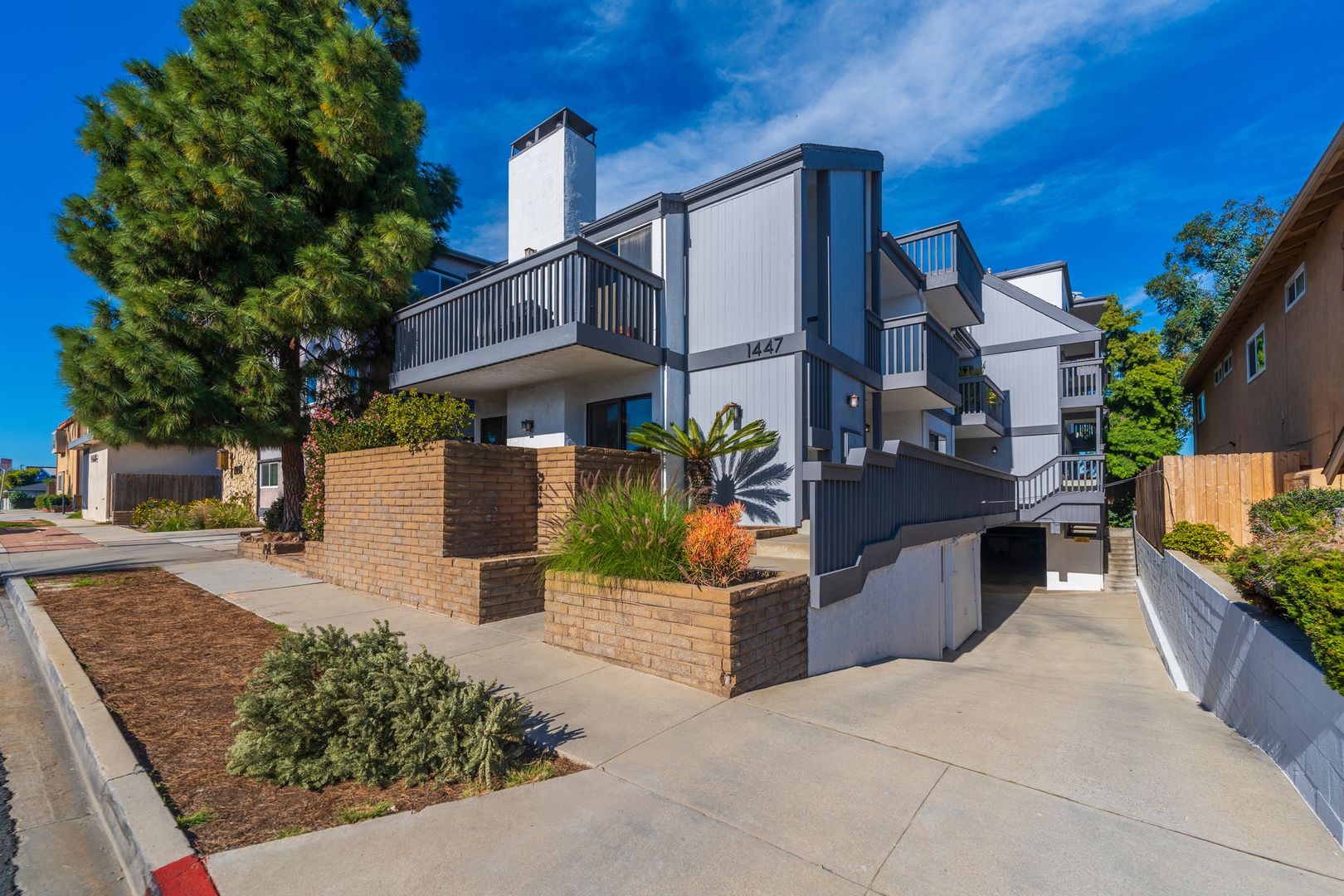 Manhattan Beach Condo: 1447 Manhattan Beach Boulevard