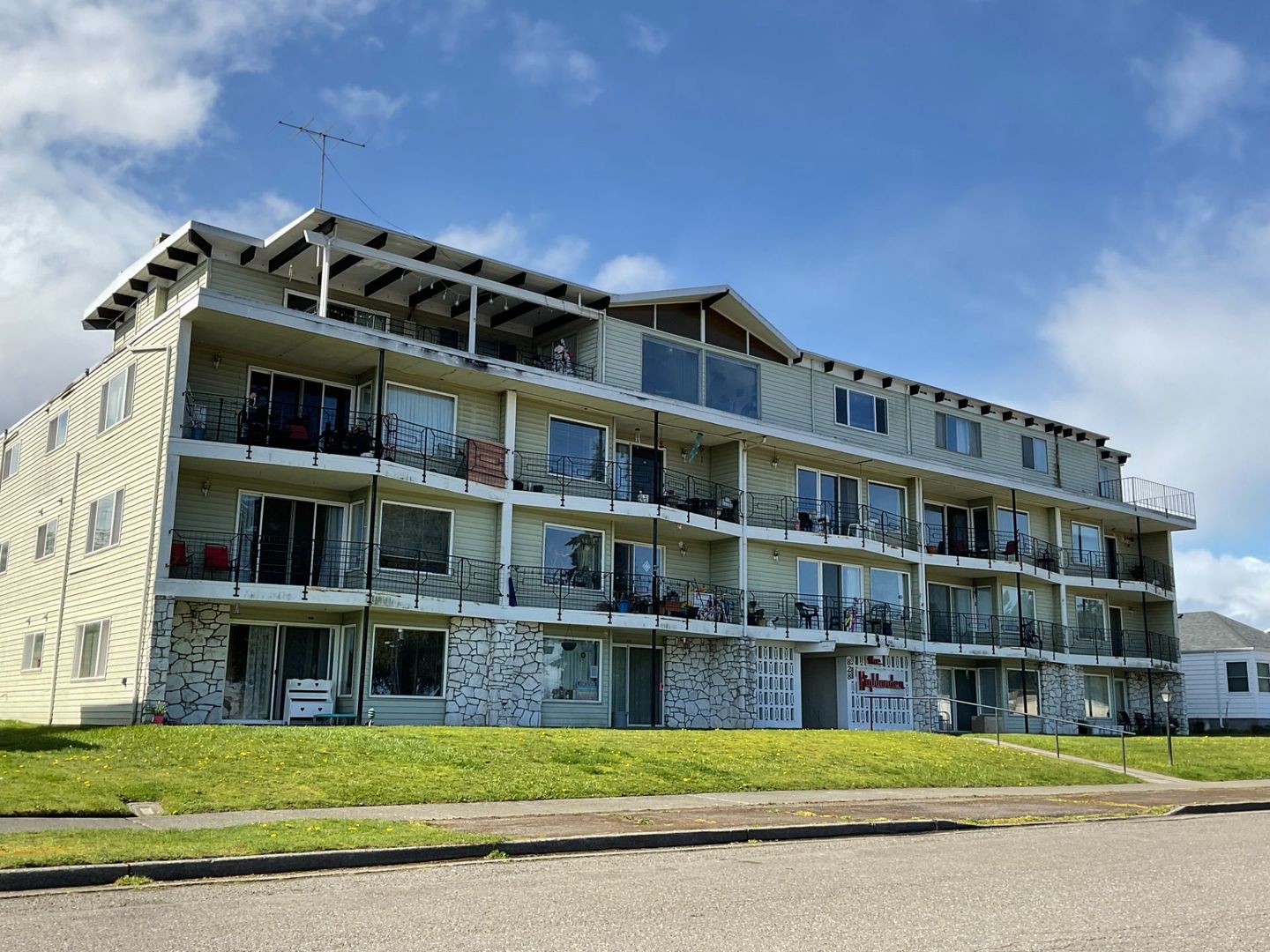 Port Angeles Apartment: The Highlander