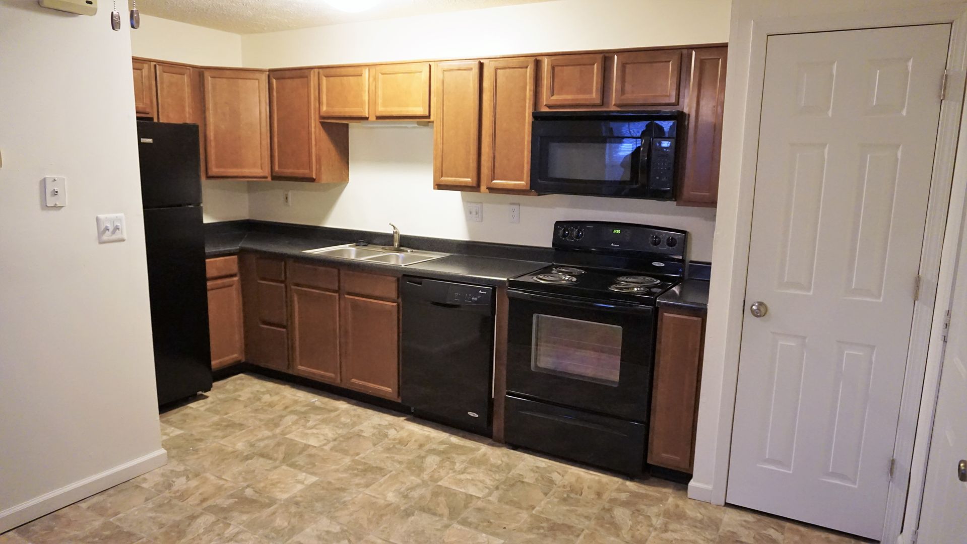 Lafayette Apartment: 901 S. 4th St. #27