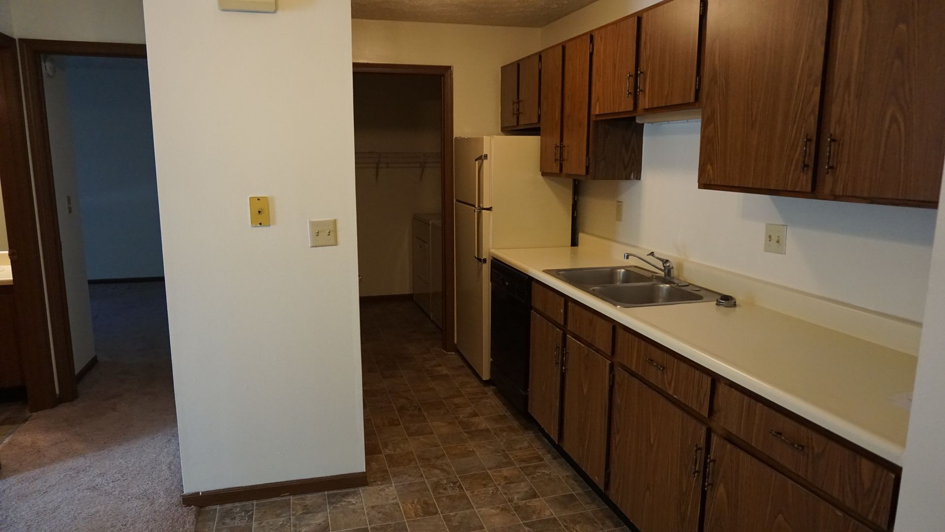 Lafayette Apartment: 901 S. 4th St. #27