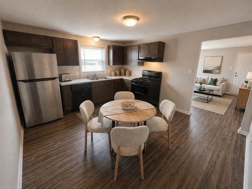 Renovated Three Bedroom Apartment – photo 1