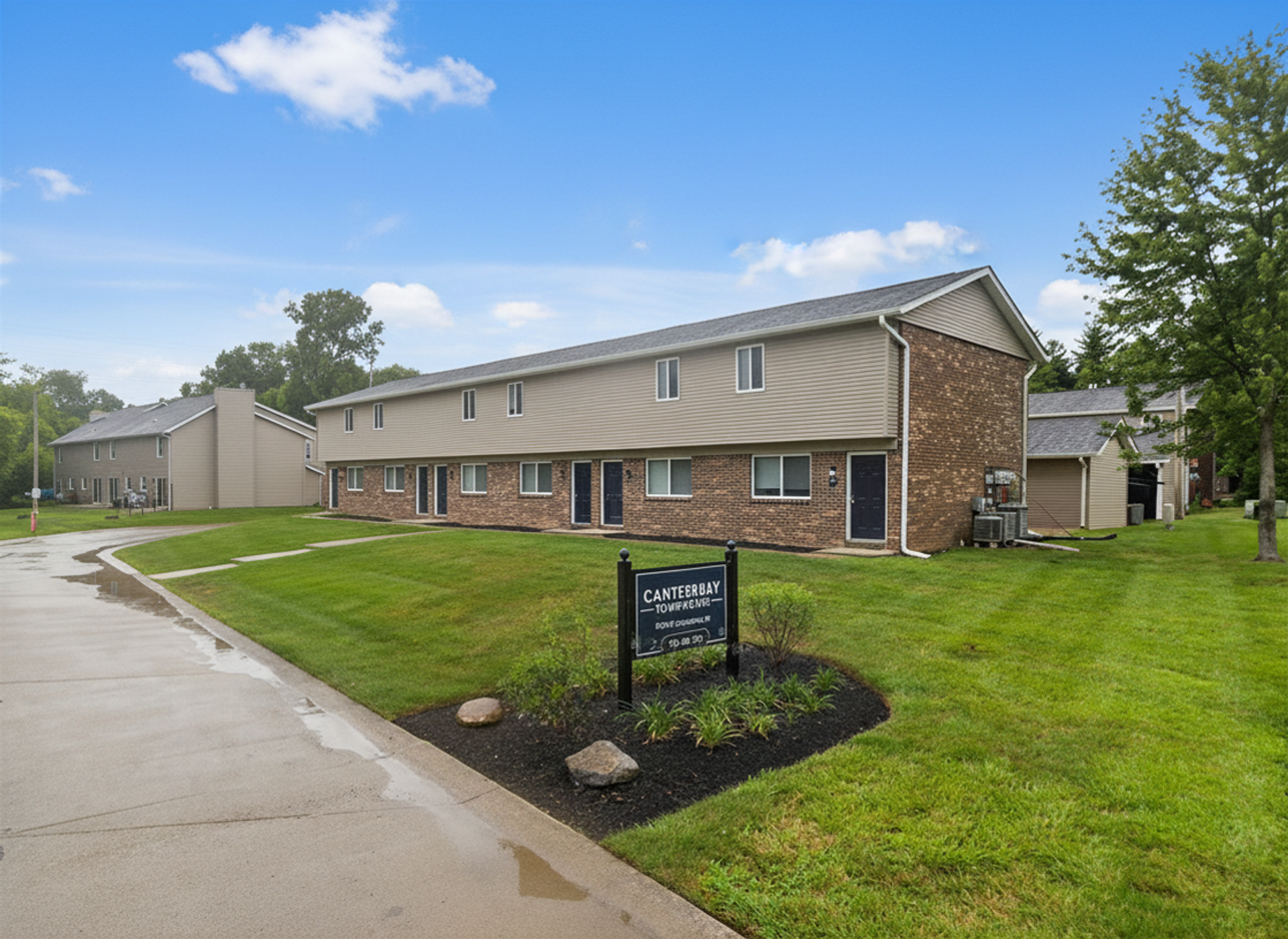 Muncie Apartment: 5124 W Canterbury Dr