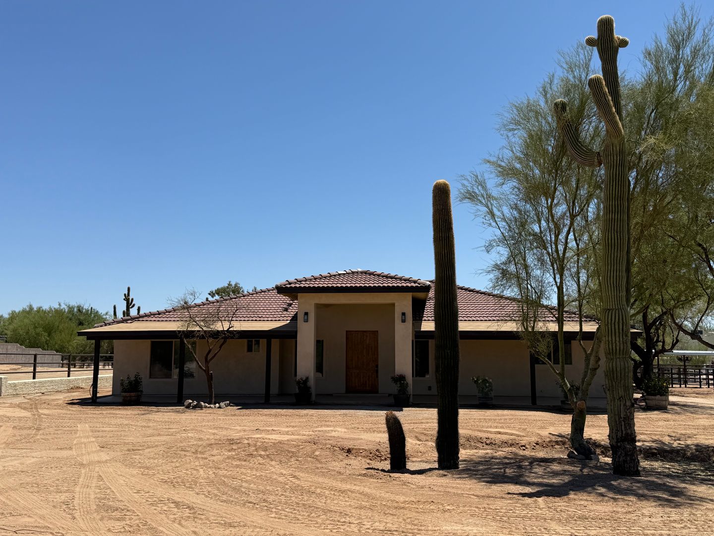 Cave Creek House: 6703 E Calle De Las Estrellas #1