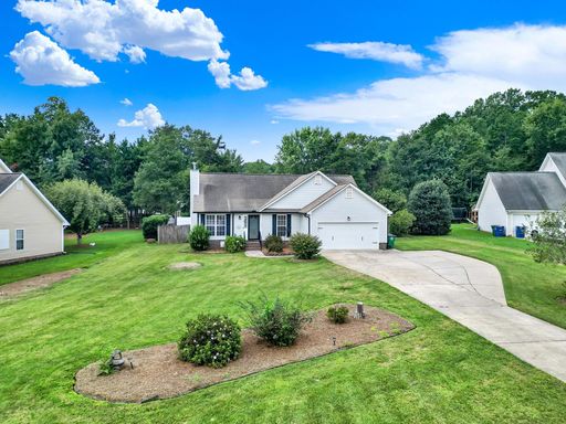 Charming 3 Bed 2 Bath Ranch Home in Matthews! – photo 1