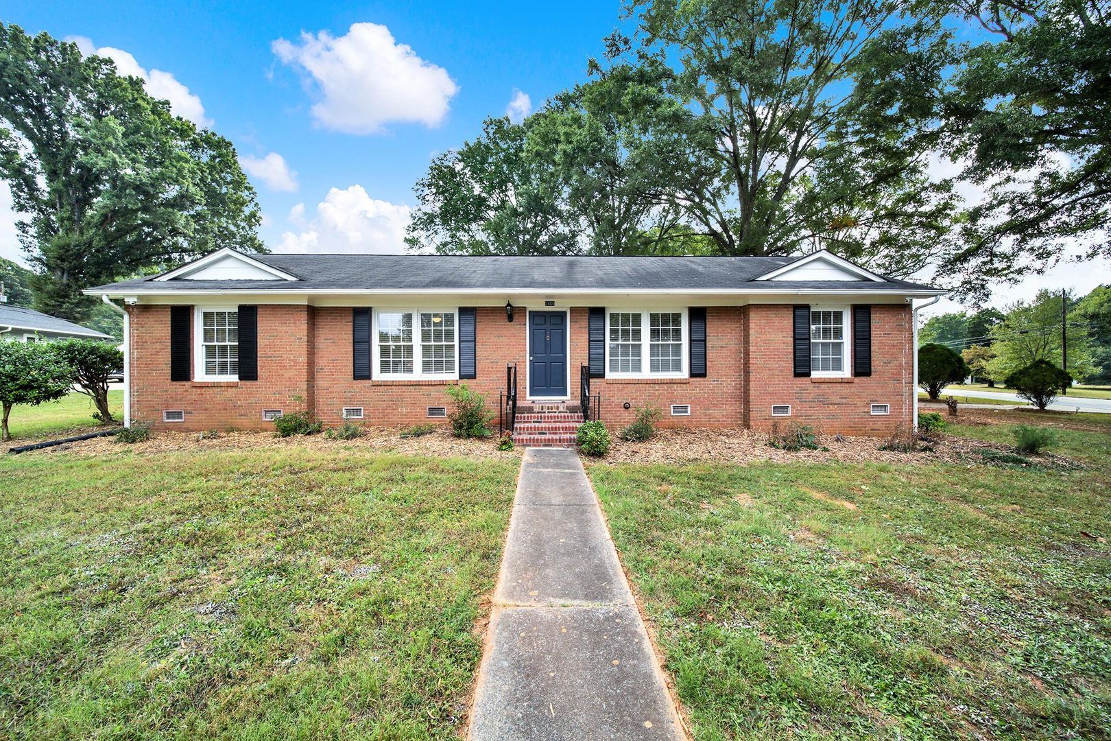 Mint Hill House: 2400 Fox Hollow Rd