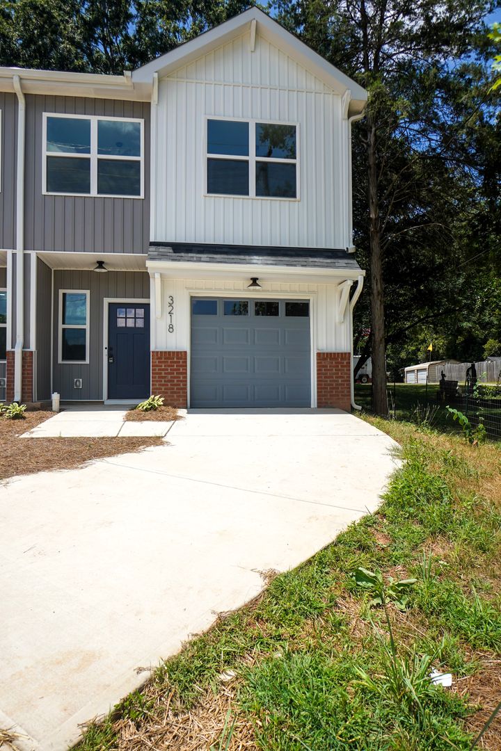 Charlotte House: 3222 Sam Wilson Rd