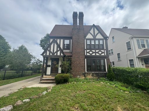 Charming Unit in Shaker Heights! – photo 1