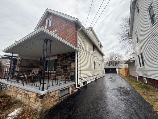 2-Bedroom Duplex apartment in South Euclid!! – photo 1