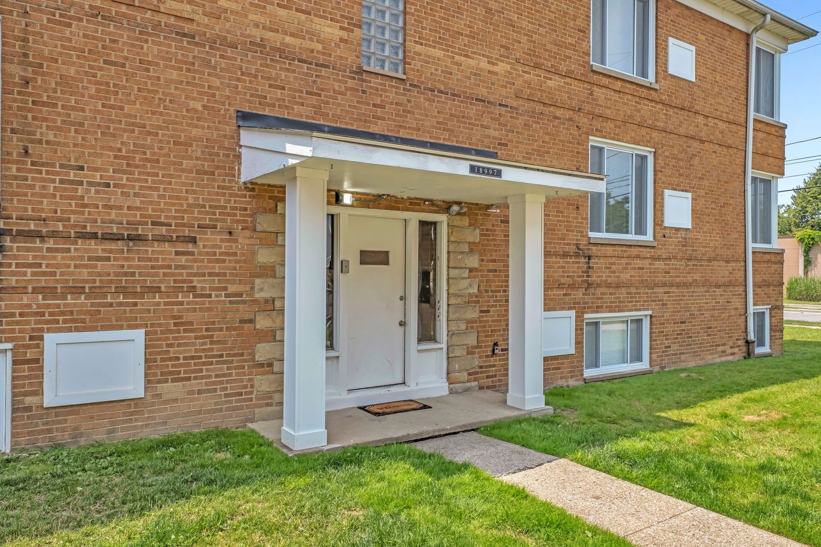 Rocky River Apartment: 18975 - 18997 Hilliard Blvd