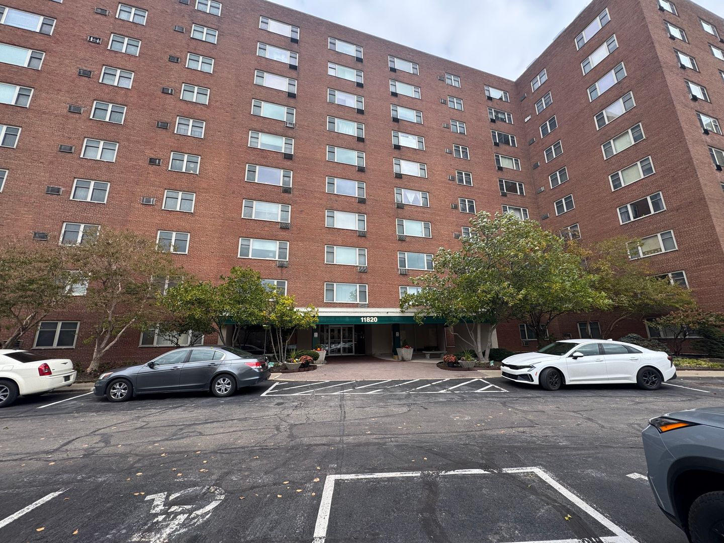 Lakewood Condo: 11820 Edgewater Drive, #115