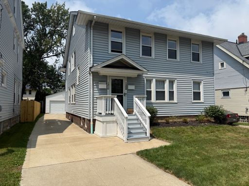 2 Bed, 1 Bath Apartment in Lakewood, OH – photo 1