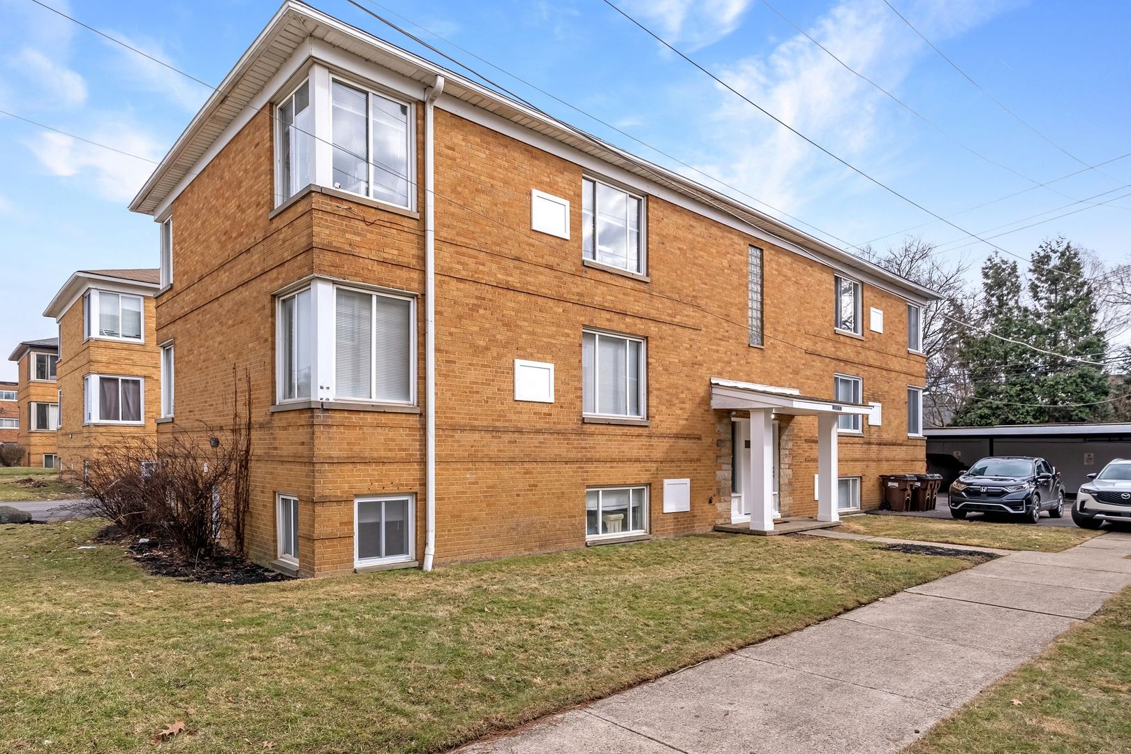 Rocky River Apartment: 18975 - 18997 Hilliard Blvd