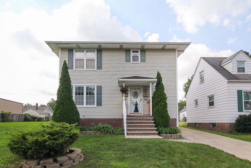 3-Bedroom, 2 Full Bathroom Duplex Apartment in Parma!! – photo 1