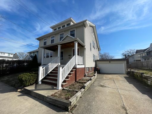2-bedroom Apartment in West side of Lakewood!! – photo 1
