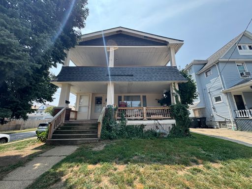 3-Bedroom, 1-Bath Duplex Apartment with a Versatile Bonus Room in Cleveland! – photo 1