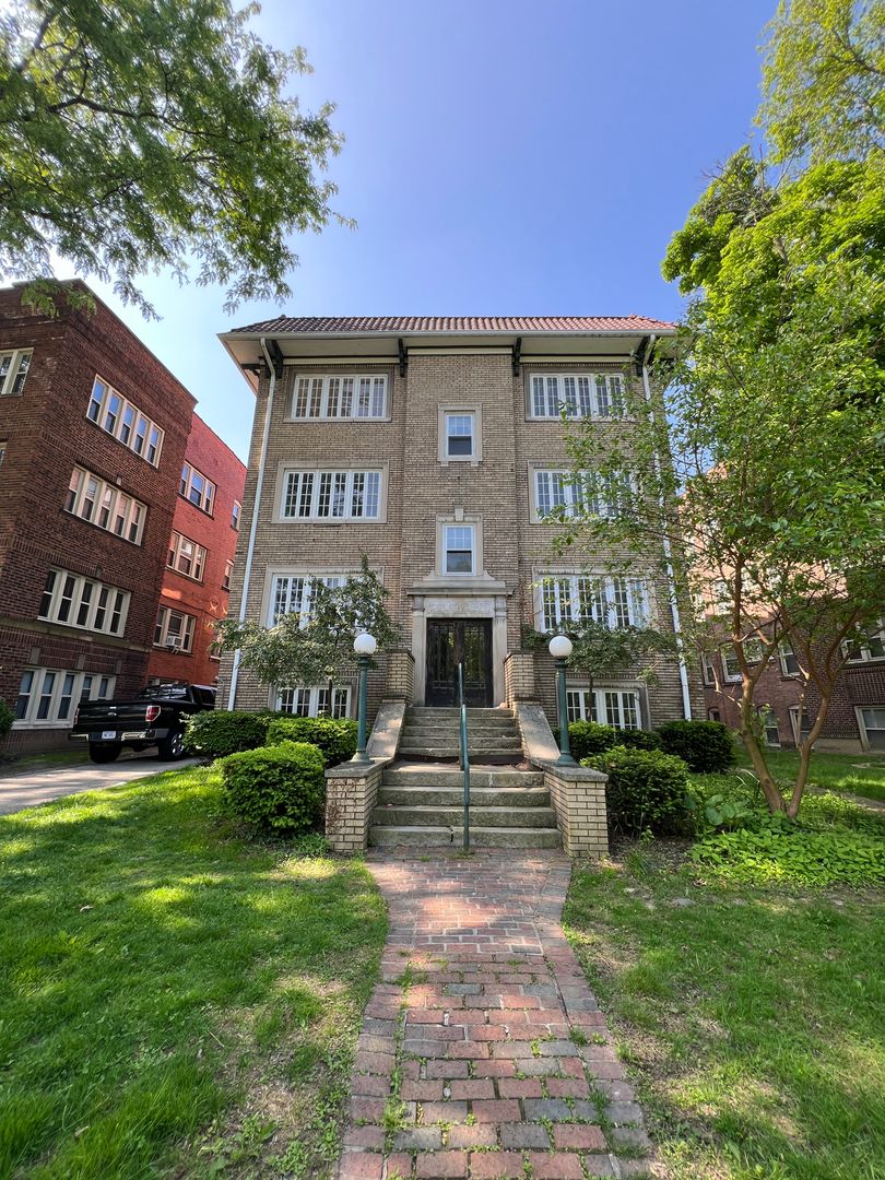 Cleveland Heights Apartment: 2568 Overlook Road